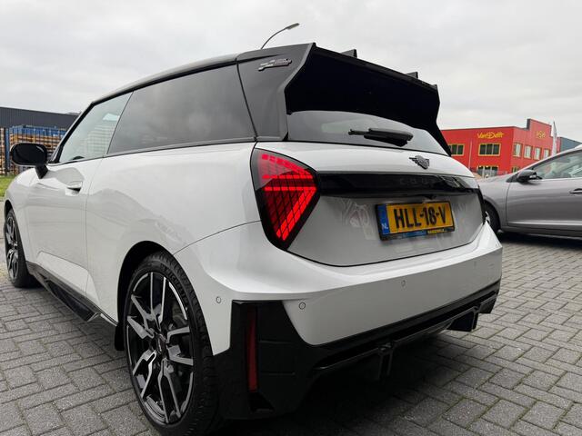 Mini Electric Mini Cooper SE John Cooper Works XL 54.2 kWh | 1E EIGENAAR | HARMAN KARDON | PANO | HEAD-UP | LED | CARPLAY | DAB | BOMVOL | CAMERA |