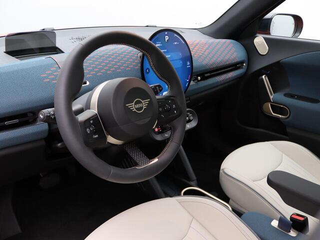 Mini Electric Mini Aceman SE Favoured XL 54.2 kWh Demo voertuig korting per gereden kilometer. Neem contact op voor de actuele prijs