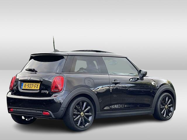 Mini Electric Mini Yours 33 kWh / Full option! / Panoramadak / Camera / Head-up / Leder / Harman Kardon / Keyless / 17'' / CarPlay / Stoelverwarming / Matrix LED / DAB / Cruise Control