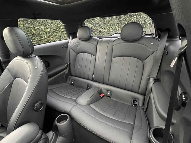 Mini Electric Mini Yours 33 kWh / Full option! / Panoramadak / Camera / Head-up / Leder / Harman Kardon / Keyless / 17'' / CarPlay / Stoelverwarming / Matrix LED / DAB / Cruise Control