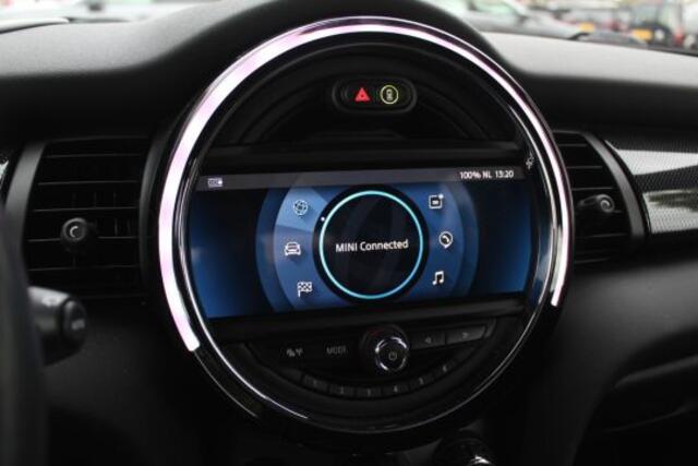 Mini Electric Mini Yours 33 kWh / Full option! / Panoramadak / Camera / Head-up / Leder / Harman Kardon / Keyless / 17'' / CarPlay / Stoelverwarming / Matrix LED / DAB / Cruise Control