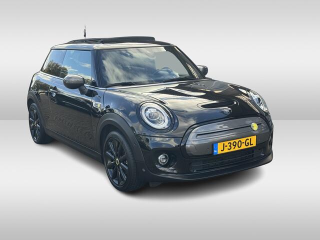 Mini Electric Mini Yours 33 kWh / SoH 95.5% / Full option! / Panoramadak / Camera / Head-up / Leder / Harman Kardon / Keyless / 17'' / CarPlay / Stoelverwarming / Matrix LED / DAB / Cruise Control