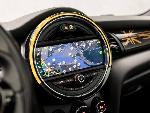 Mini Electric Mini Yours 33 kWh 184Pk Automaat (PANORAMADAK, VIRTUAL COCKPIT, APPLE CARPLAY, HEAD-UP DISPLAY, LEDER, HARMAN/KARDON, STOELVERWARMING, CAMERA, KEYLESS, ZWART HEMEL, NIEUWSTAAT)