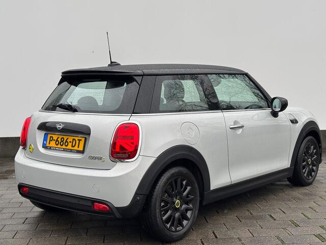 Mini Electric Classic 33 kWh | LED | Apple Carplay & Android Auto | Cruise | Parkeersensoren | Climate Control |
