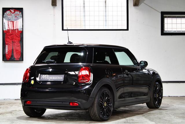 Mini Electric Mini Classic 33 kWh | Stoelverwarming | Stuurverwarming | 17 inch | Apple Carplay | Keyless | NL auto |