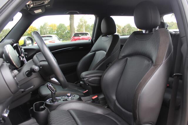 Mini Electric Mini Charged 33 kWh / Camera / Head-up / Leder / Harman Kardon / Keyless / 17'' / CarPlay / Stoelverwarming / Matrix LED / DAB / Cruise Control