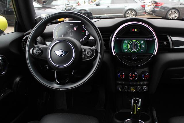 Mini Electric Mini Charged 33 kWh / Camera / Head-up / Leder / Harman Kardon / Keyless / 17'' / CarPlay / Stoelverwarming / Matrix LED / DAB / Cruise Control