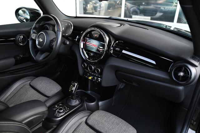 Mini Electric Classic / Panoramadak / Sportstoelen / Comfort Access / Stuurverwarming / LED / Airconditioning / Cruise Control / PDC