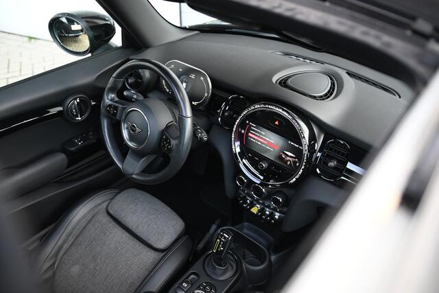 Mini Electric Classic / Panoramadak / Sportstoelen / Comfort Access / Stuurverwarming / LED / Airconditioning / Cruise Control / PDC