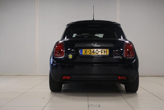 Mini Electric Mini Camden Plus Edition 33 kWh | Leder | Panoramadak | Stoelverwarming |