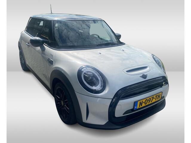 Mini Electric Mini Business Edition 33 kWh / Panoramadak / Leder / Keyless / 17'' / CarPlay / Navigatie / Stuur+Stoelverwarming / Cruise Control / LED Koplampen