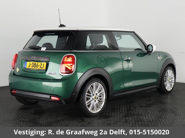 Mini Electric Cooper S Charged 33 kWh (184 PK) | Navigatie | Stoelverwarming | 1e eigenaar |