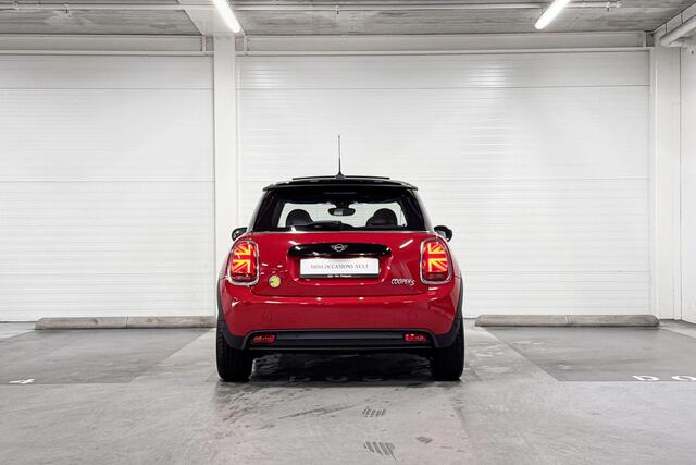 Mini Electric 3-deurs Camden | Achteruitrijcamera | Panoramadak | Harman Kardon