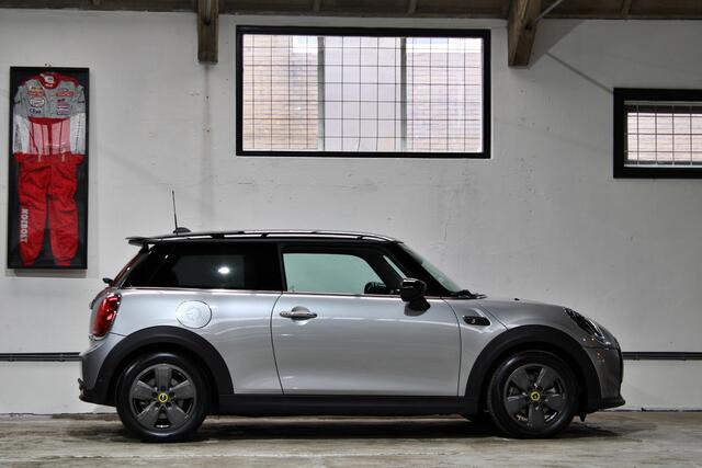 Mini Electric Mini Essential 33 kWh | LED | Apple Carplay | Stoelverwarming | Parkeersensoren | 1e eigenaar | BTW |