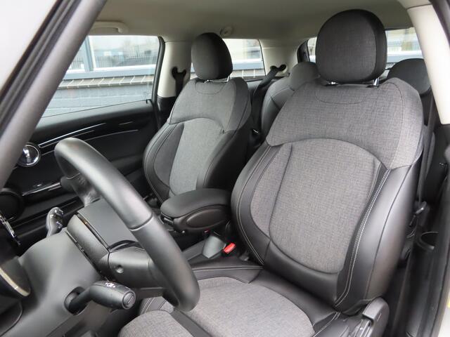 Mini Electric Mini Classic 33 kWh | camera | keyless entry | comfortstoelen |