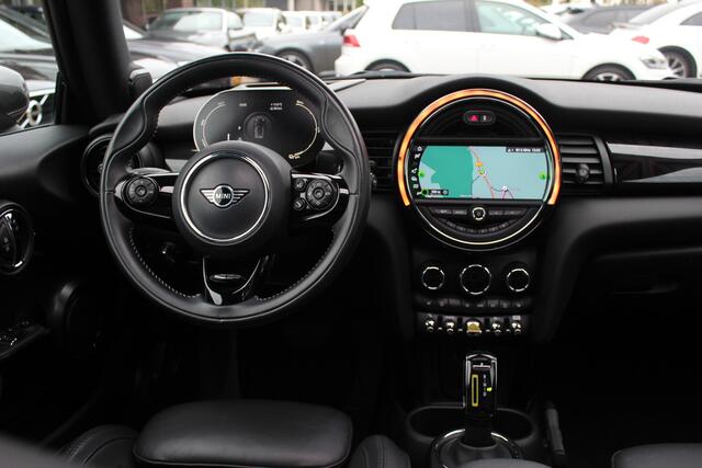 Mini Electric Mini Yours 33 kWh / Full option! / Panoramadak / Camera / Head-up / Leder / Harman Kardon / Keyless / 17'' / CarPlay / Stoelverwarming / Matrix LED / DAB / Cruise Control