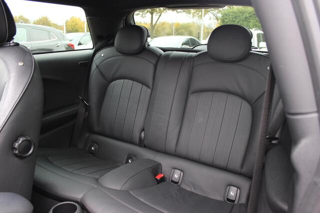 Mini Electric Mini Yours 33 kWh / Full option! / Panoramadak / Camera / Head-up / Leder / Harman Kardon / Keyless / 17'' / CarPlay / Stoelverwarming / Matrix LED / DAB / Cruise Control