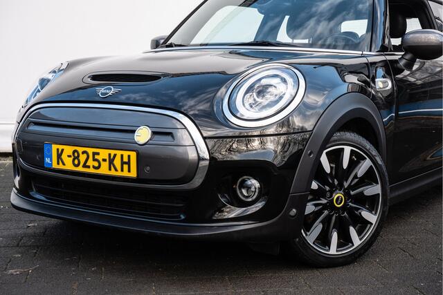 Mini Electric Mini Yours 33 kWh Panoramadak/ Harman-Kardon/ Navigatie/ Camera/ Leer/ Full led/ Stoelverwarming