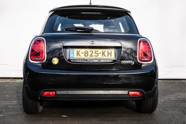 Mini Electric Mini Yours 33 kWh Panoramadak/ Harman-Kardon/ Navigatie/ Camera/ Leer/ Full led/ Stoelverwarming