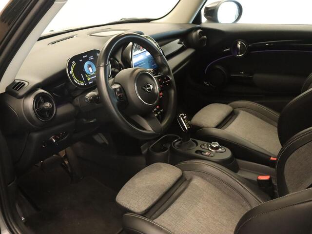 Mini Electric Mini Classic 33 kWh SOH 95.3 %!! - ORIGINEEL NEDERLANDSE AUTO - AUTOMATISCHE AIRCO - APPLE CARPLAY/ANDROID AUTO - KEYLESS START - LED KOPLAMPEN - CRUISE CONTROL - LICHTMETALEN VELGEN - MULTIMEDIAVOORBEREIDING - 3 FASE LADEN