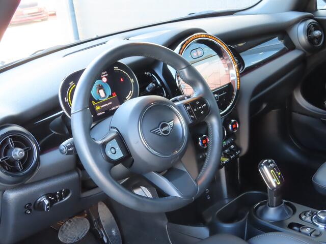 Mini Electric Mini Classic 33 kWh | lederen bekleding | camera | keyless entry |