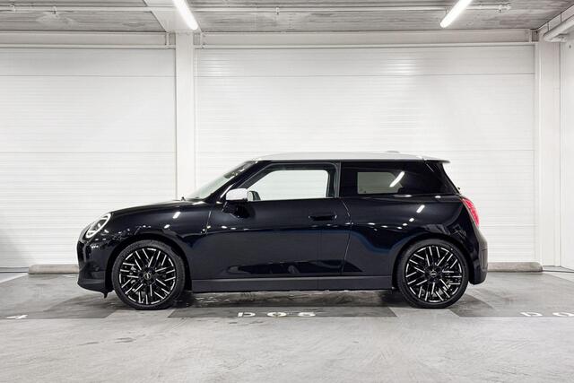 Mini Electric 3-Deurs Cooper SE Favoured M | Head-Up Display | Stuurwielverwarming | Panoramadak