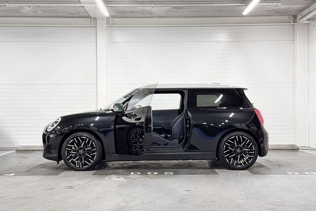 Mini Electric 3-Deurs Cooper SE Favoured M | Head-Up Display | Stuurwielverwarming | Panoramadak