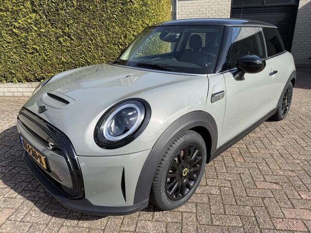 Mini Electric Mini / Navi / Carplay / Cruise /LED Classic 33 kWh