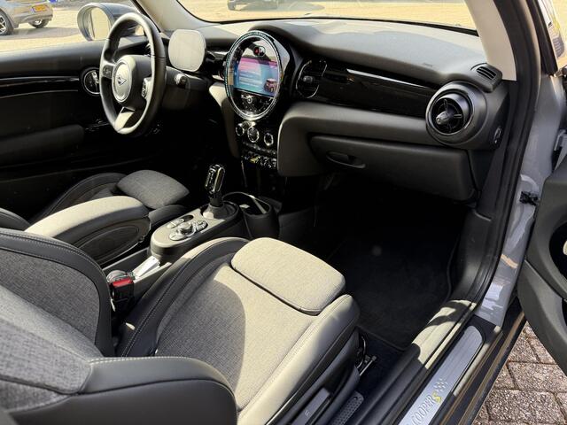 Mini Electric Mini / Navi / Carplay / Cruise /LED Classic 33 kWh