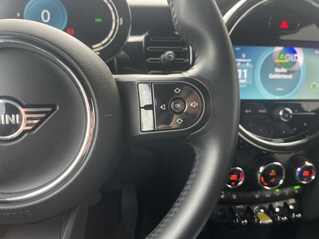Mini Electric Mini Camden Edition 33 kWh / Apple Carplay&Android Auto / Stoelverwarming / Parkeersensoren Achter /