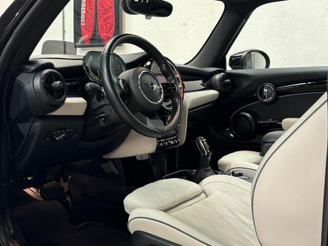 Mini Electric Mini Classic 33 kWh | Panoramadak | Driving Assistant Plus | Apple Carplay | Stuurwielverwarming | NL auto | 1e eigenaar |