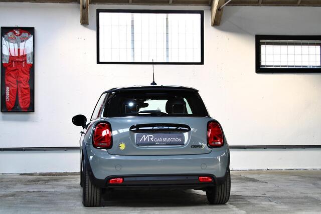 Mini Electric Mini Classic 33 kWh | Apple Carplay | Stuurwielverwarming | Camera | NL auto | 1e eigenaar | BTW | SOH 97% |