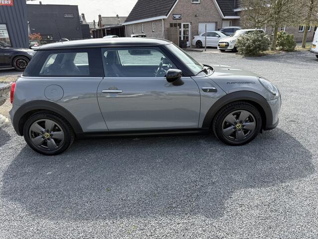 Mini Electric Mini Essential 33 kWh. Facelift !! Car play,Navi,LED