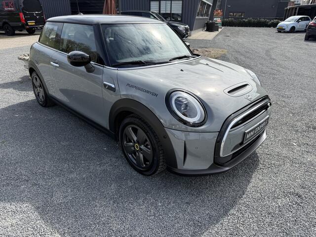 Mini Electric Mini Essential 33 kWh. Facelift !! Car play,Navi,LED