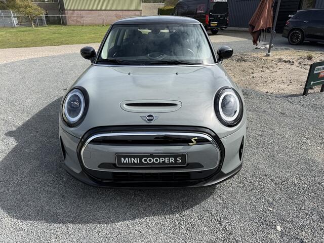 Mini Electric Mini Essential 33 kWh. Facelift !! Car play,Navi,LED