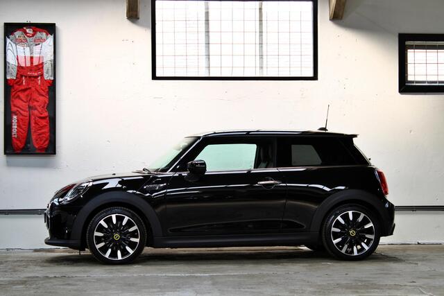 Mini Electric Mini Classic 33 kWh | Apple Carplay | Keyless | Stuurwielverwarming | NL auto | 1e eigenaar | BTW | SOH 97% |
