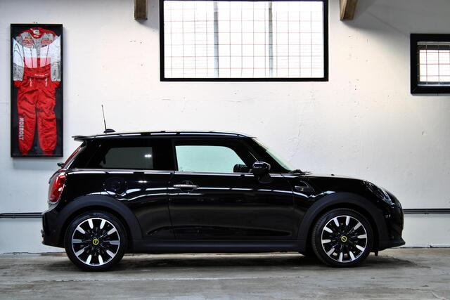 Mini Electric Mini Classic 33 kWh | Apple Carplay | Keyless | Stuurwielverwarming | NL auto | 1e eigenaar | BTW | SOH 97% |