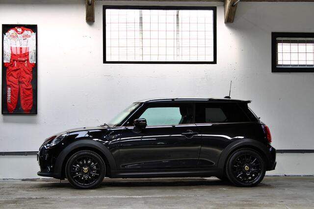 Mini Electric Mini Classic 33 kWh | Apple Carplay | Camera | Keyless | Stuurwielverwarming | NL auto | 1e eigenaar | BTW | SOH 97% |