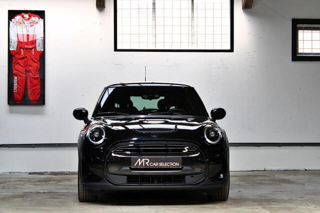 Mini Electric Mini Classic 33 kWh | Apple Carplay | Camera | Keyless | Stuurwielverwarming | NL auto | 1e eigenaar | BTW | SOH 97% |