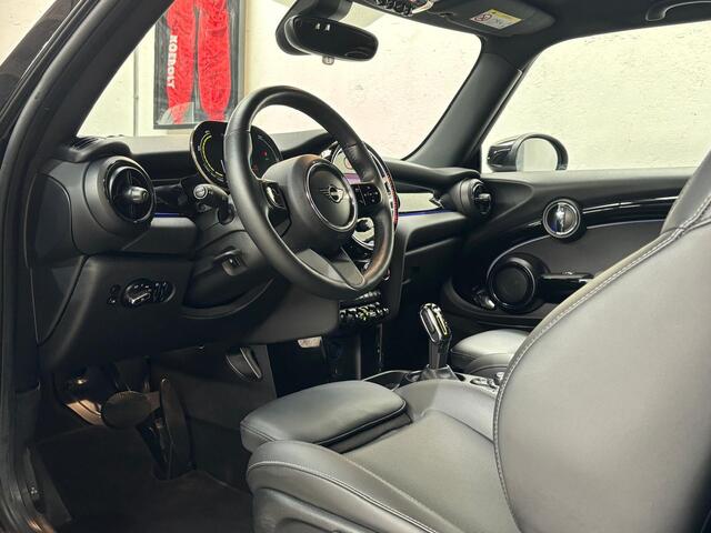 Mini Electric Mini Classic 33 kWh | Apple Carplay | Camera | Keyless | Stuurwielverwarming | NL auto | 1e eigenaar | BTW | SOH 97% |