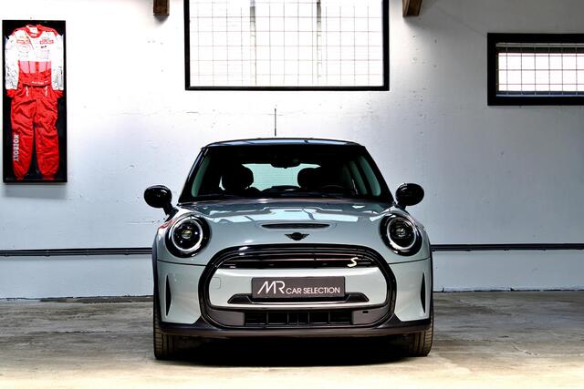 Mini Electric Mini Classic 33 kWh | Apple Carplay | Parkeersensoren achter | NL auto | 1e eigenaar | BTW |