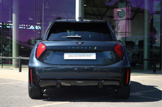 Mini Electric Hatchback Cooper SE / John Cooper Works / Pakket XL / 18" JCW Lap Spoke 2-tone