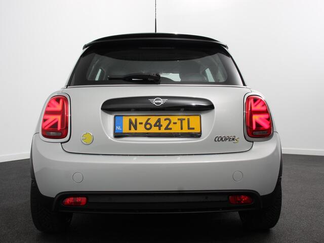 Mini Electric Mini Business Edition Automaat 33 kWh SOH 95% Navigatie Climate Control Lichtmetalen Velgen Dab Parkeer sensoren Cruise Control
