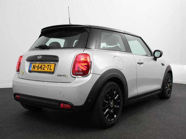 Mini Electric Mini Business Edition Automaat 33 kWh SOH 95% Navigatie Climate Control Lichtmetalen Velgen Dab Parkeer sensoren Cruise Control