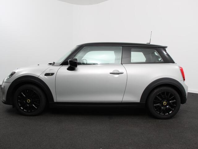 Mini Electric Mini Business Edition Automaat 33 kWh SOH 95% Navigatie Climate Control Lichtmetalen Velgen Dab Parkeer sensoren Cruise Control