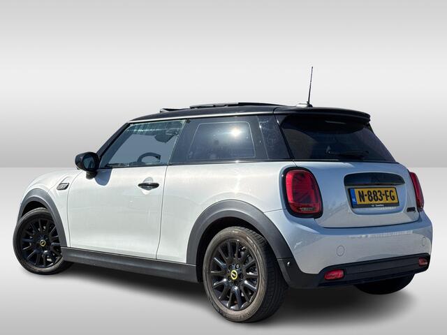 Mini Electric MINI Yours 33 kWh / Panoramadak / Leder / Keyless / 17'' / CarPlay / Navigatie / Stuur+Stoelverwarming / Cruise Control / LED Koplampen