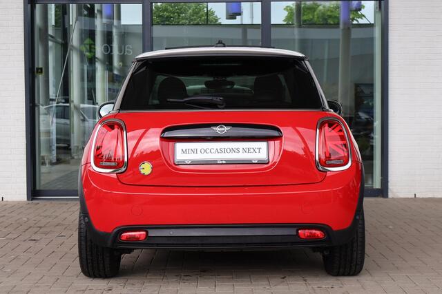 Mini Electric 3-deurs Glazen panoramadak | Stuurwielrand verwarmd | Achteruitrijcamera | Driving Assistant | Harman-Kardon sound system | 17" LM Roulette Spoke two-tone