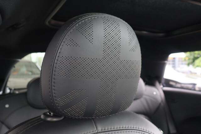 Mini Electric 3-deurs Glazen panoramadak | Stuurwielrand verwarmd | Achteruitrijcamera | Driving Assistant | Harman-Kardon sound system | 17" LM Roulette Spoke two-tone