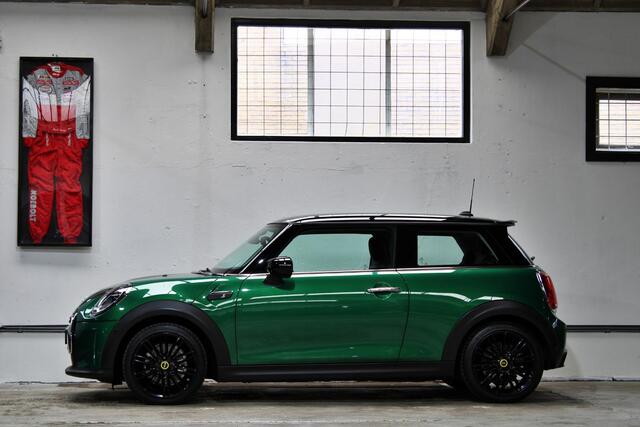 Mini Electric Classic 33 kWh | Adapt. Cruisecontrol | Verwarmd stuur | Camera | Apple Carplay | 17 inch | NL auto | Volledige historie | BTW |