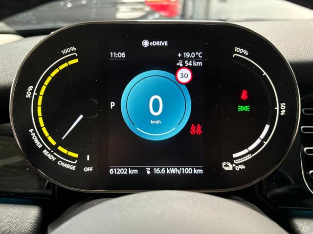 Mini Electric Classic 33 kWh | Adapt. Cruisecontrol | Verwarmd stuur | Camera | Apple Carplay | 17 inch | NL auto | Volledige historie | BTW |